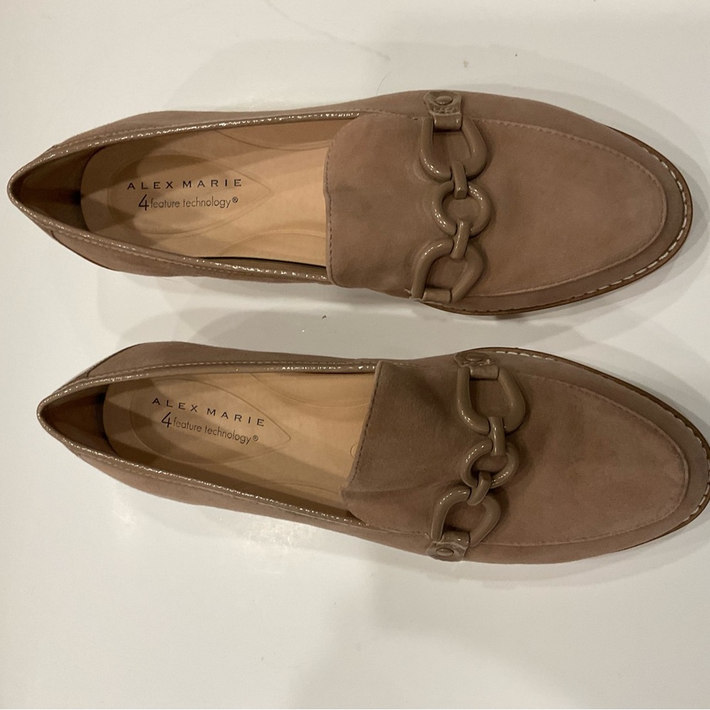 ONLY WORN INSIDE- ALEX MARIE PLATFORM LOAFERS w CHAIN